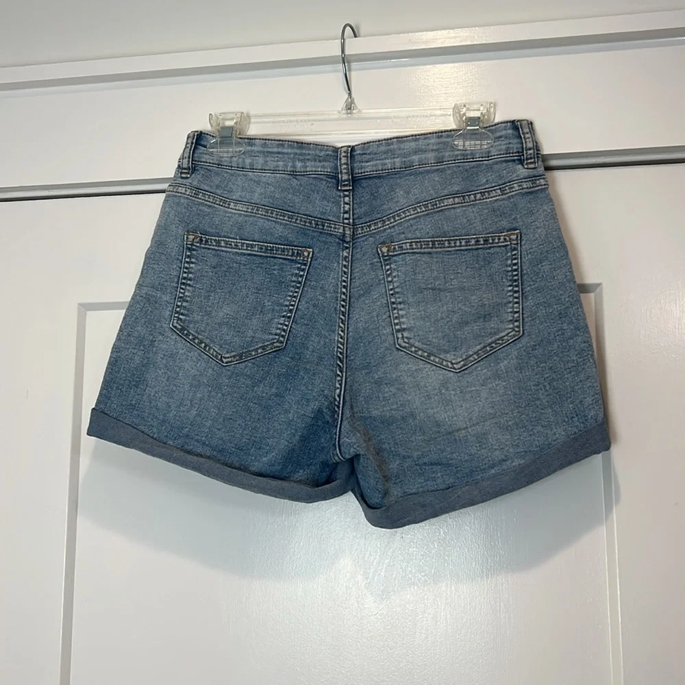 H&M Blue Jean Shorts with Cuffed Hem size 8. In great condition! - Picture 3 of 6